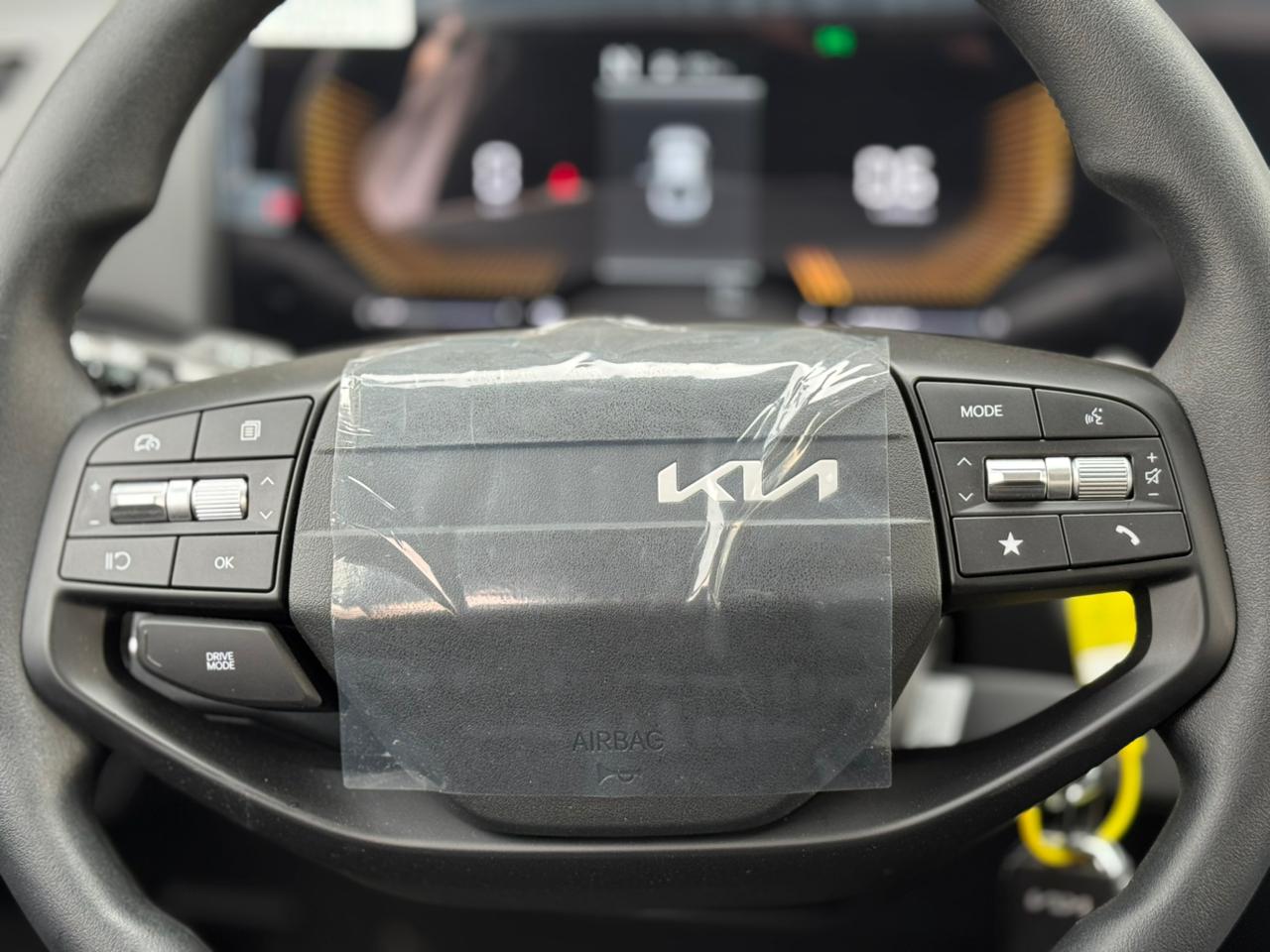 Kia K4 LX 1.6 - Exterior Photos 6