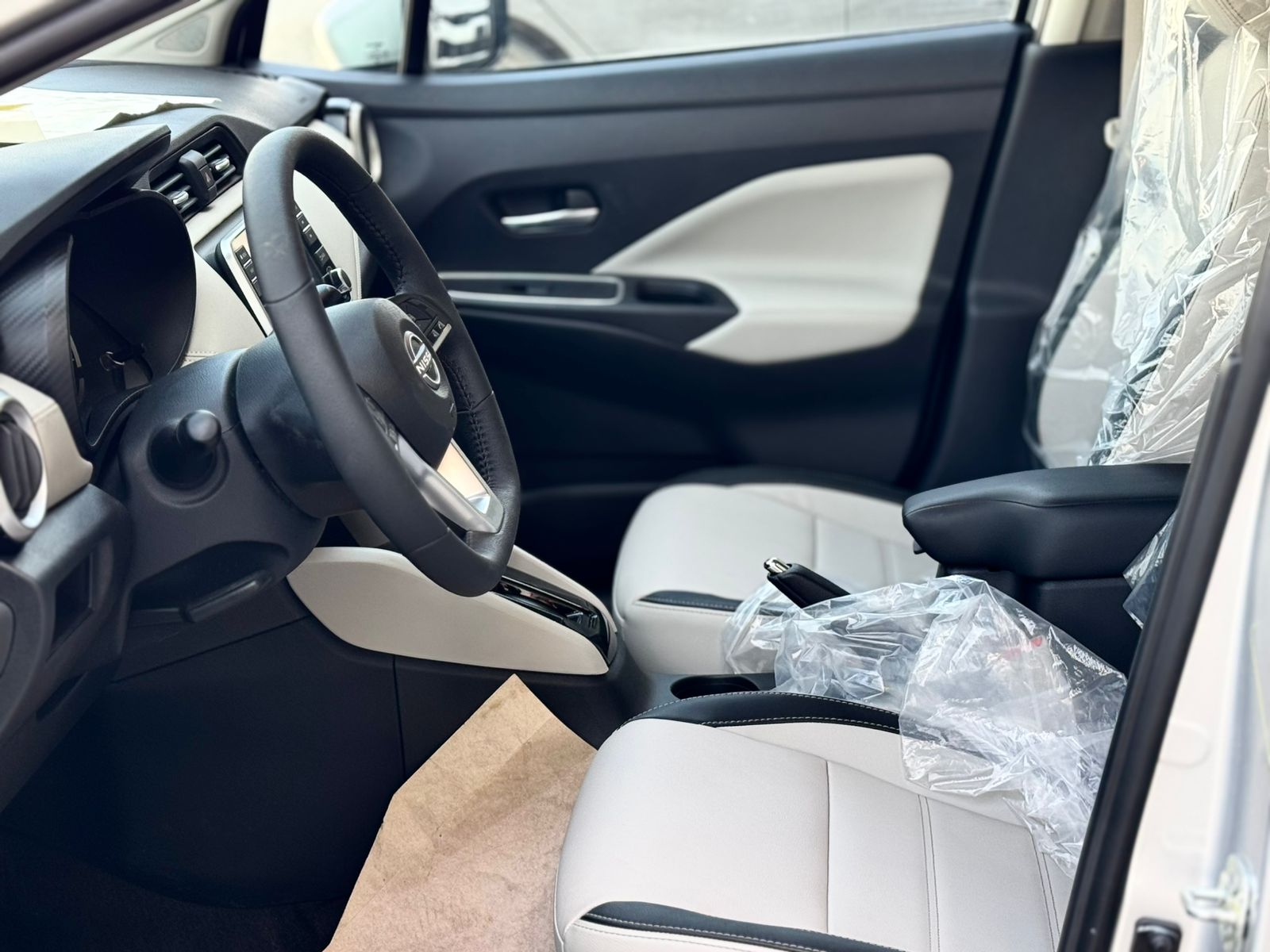 Nissan Sunny S - Exterior Photos 7