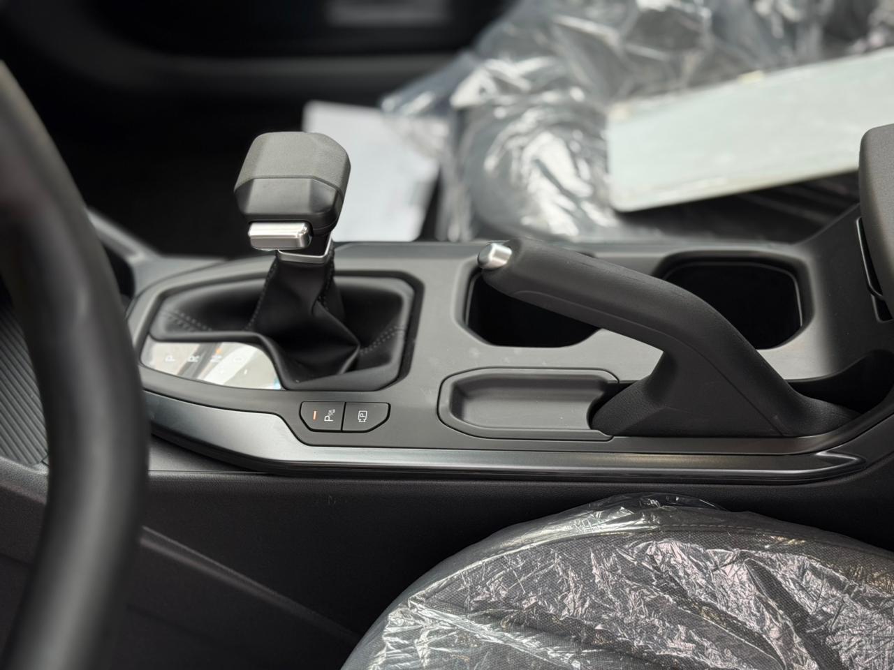 Kia K4 LX 1.6 - Exterior Photos 8