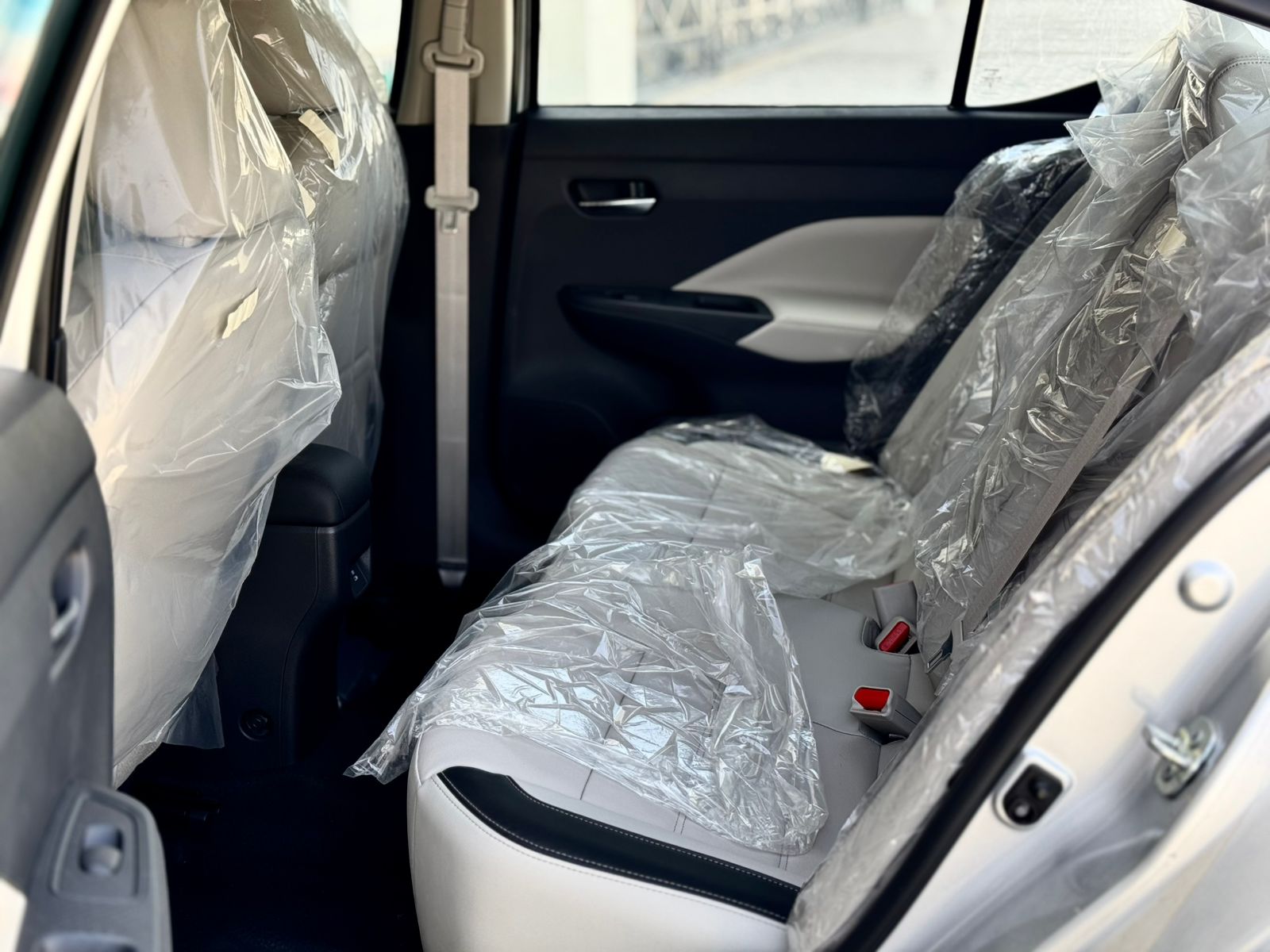 Nissan Sunny S - Exterior Photos 6