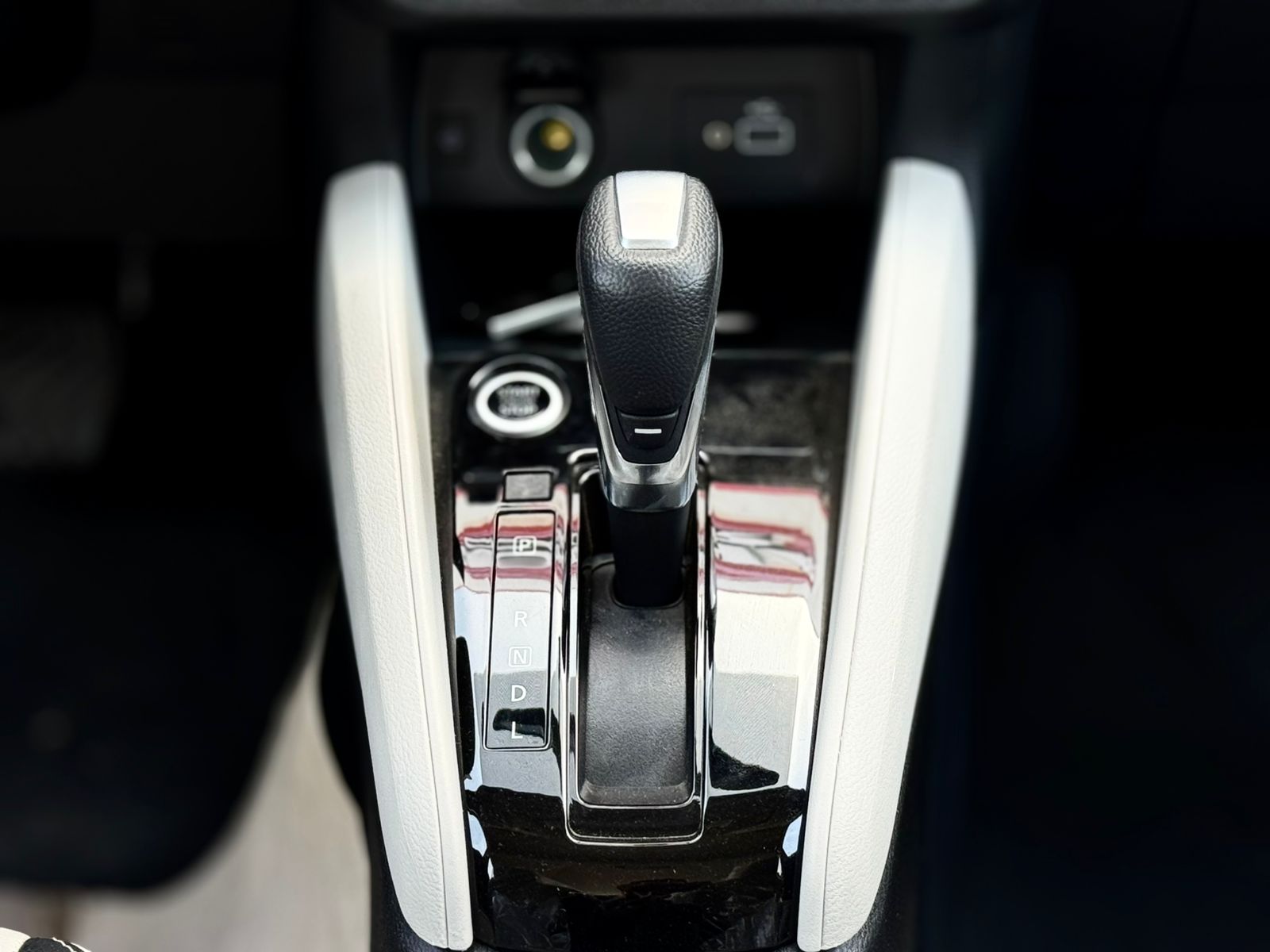 Nissan Sunny S - Exterior Photos 12