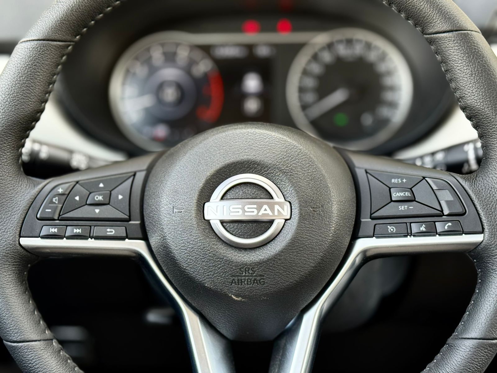 Nissan Sunny S - Exterior Photos 9