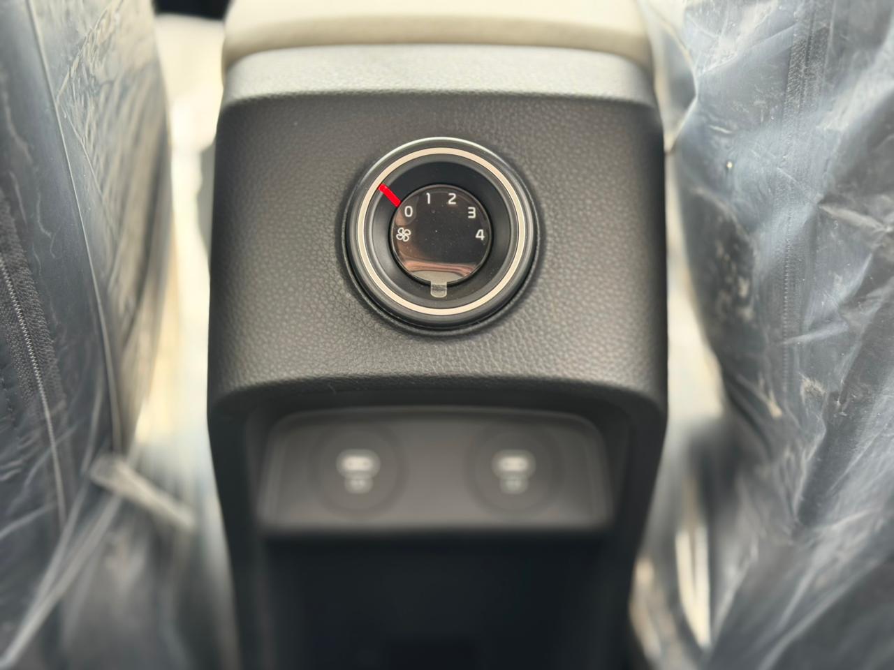 كيا كارينز LX1 2026 - صور داخلية 13