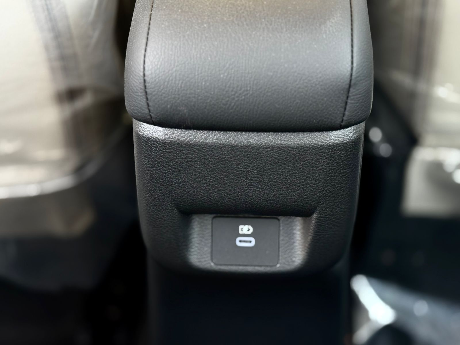 Nissan Sunny S - Exterior Photos 10