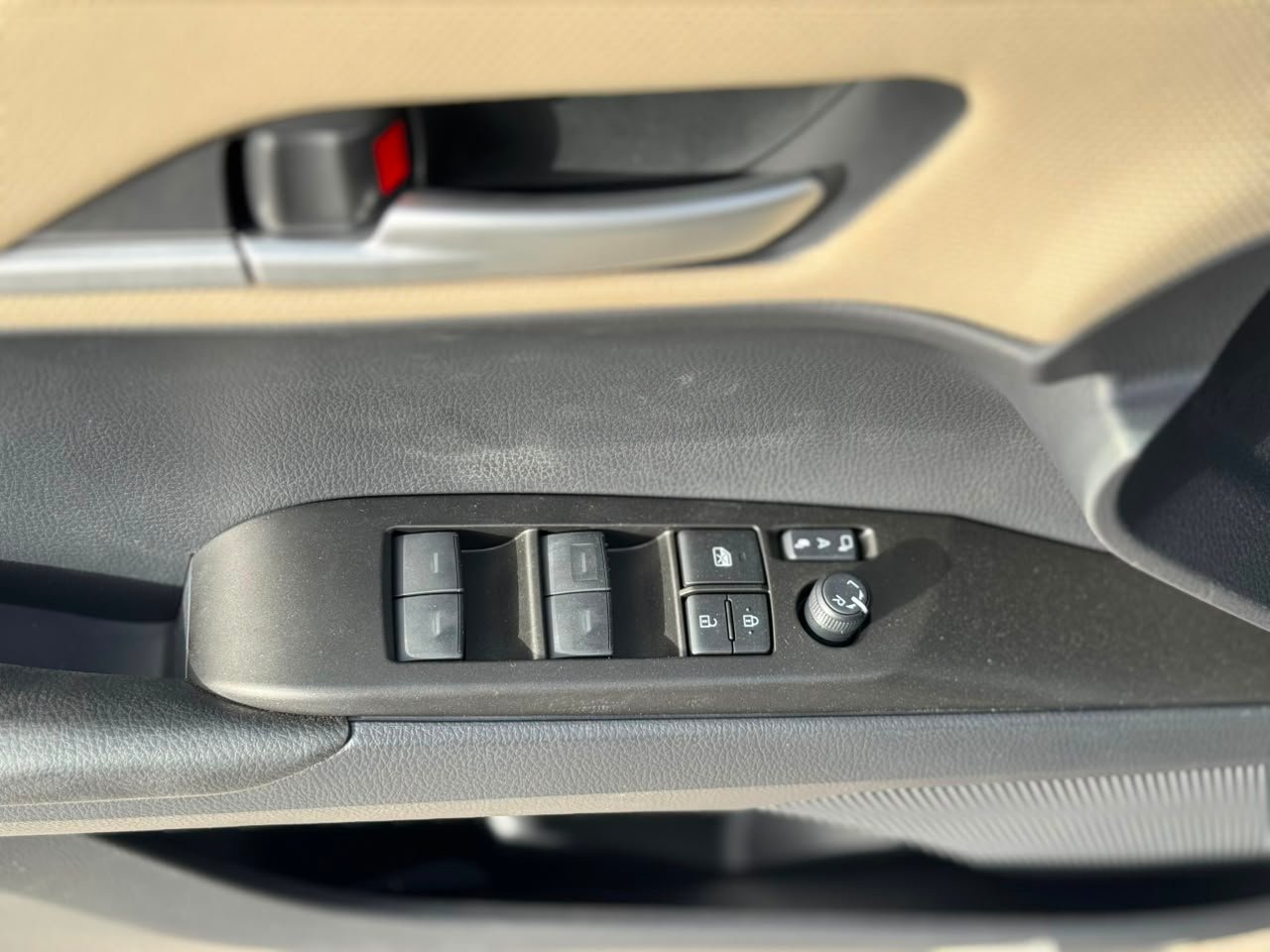 Toyota Camry E Standard 2026 - Interior Photos 8